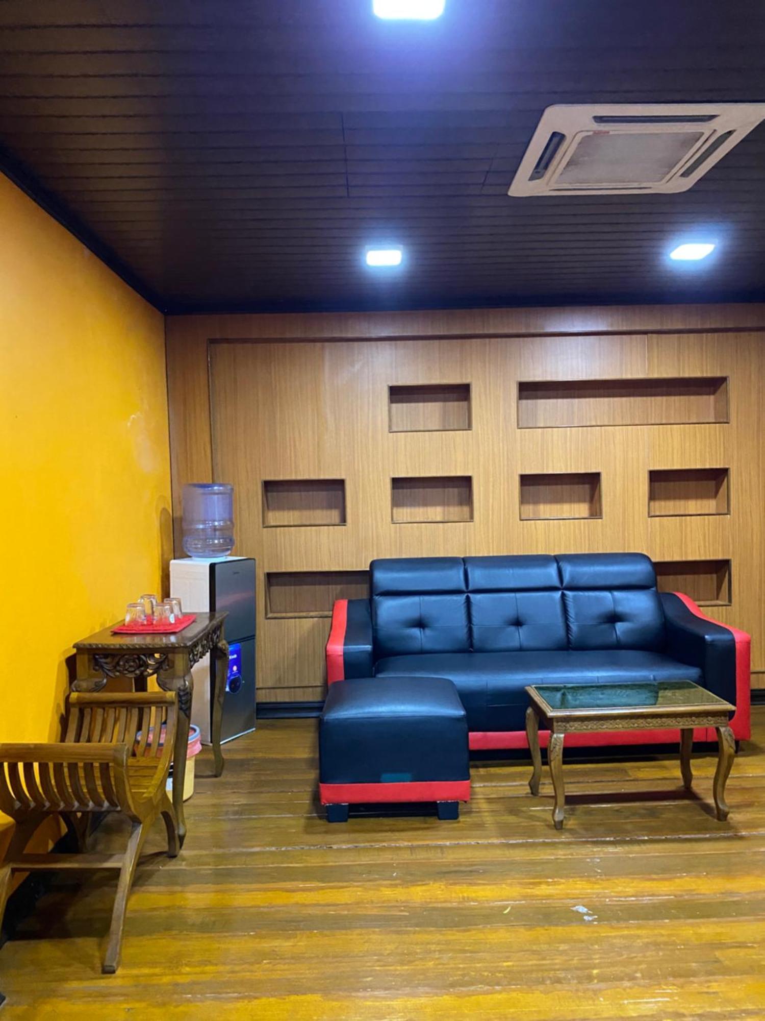 Suza Hostel 툼팻 외부 사진